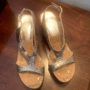 Donald Pliner Platino Cracked Metallic Wedged